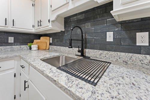 mobile - carousel-hero-element image-5